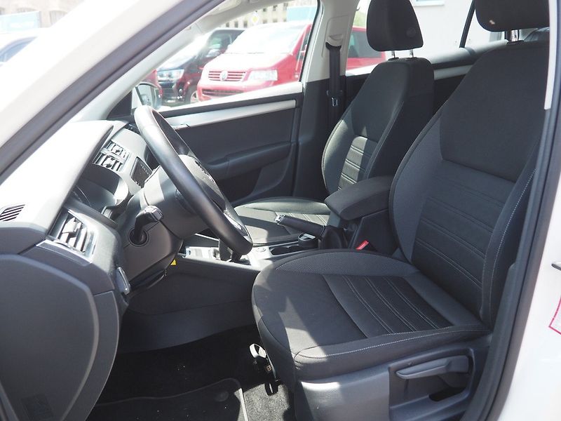 Škoda Octavia (2017) 1.6 TDI Ambiente, Navi - fotka 12 z 35