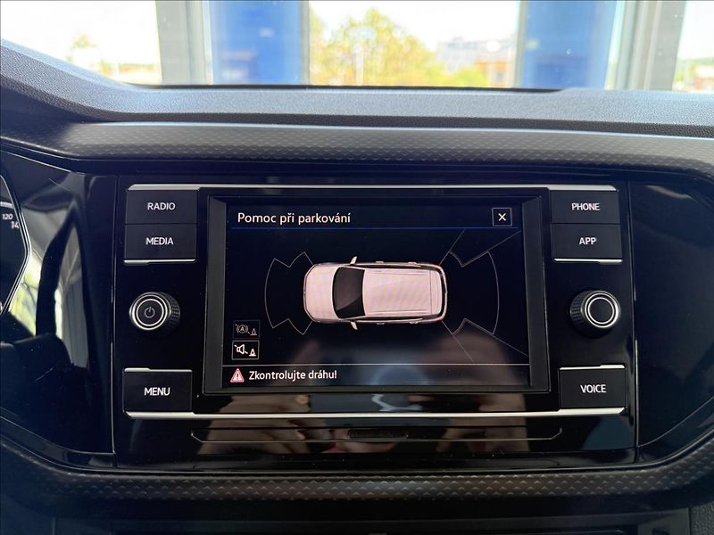 Volkswagen T-Cross 1,0   TSI 81kW,DSG,1.MAJ,SERVI - fotka 24 z 28