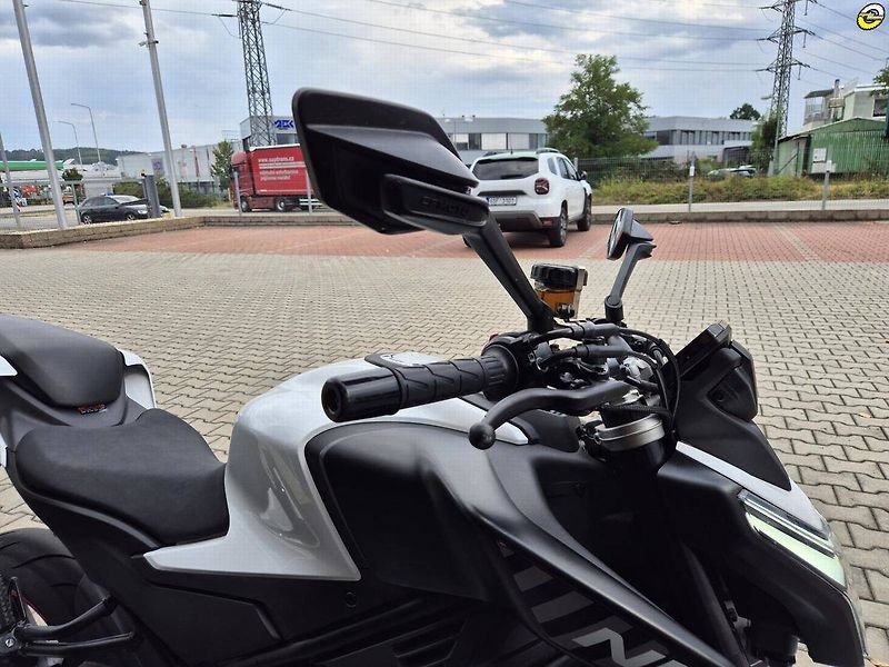 CFMOTO 450 NK (2026) 2026) – 1.majitelka, ZÁRUKA 20 - fotka 16 z 20