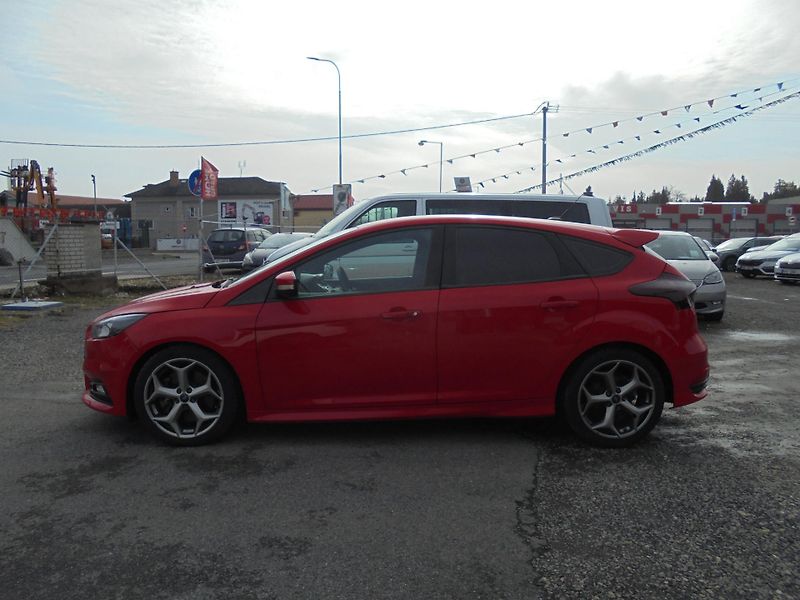 Ford Focus (2017) 2.0 ST- 188kW- 74000 km- KLIMA - fotka 4 z 11