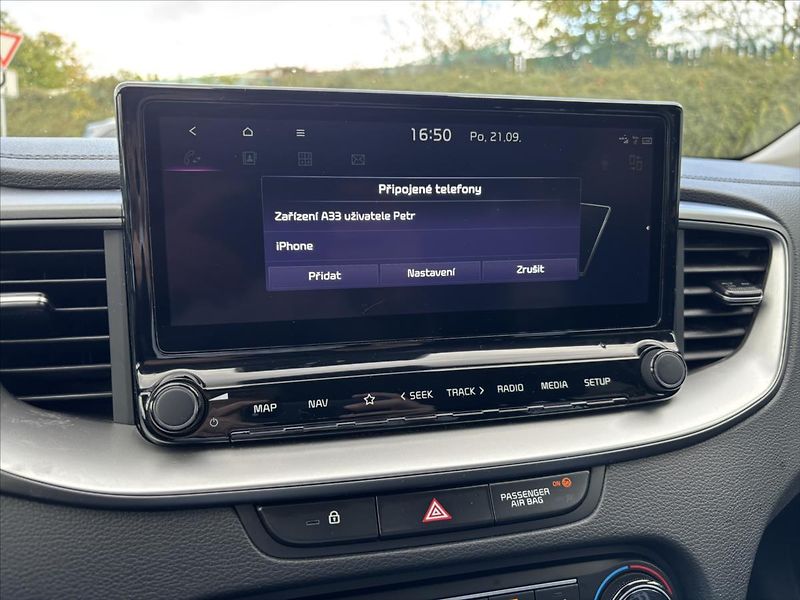 Kia Ceed 1,5 TGDi 118kW TOP ZÁRUKA NAVI - fotka 24 z 40
