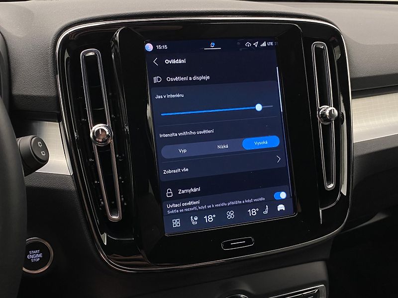 Volvo XC40 B3 AUT DARK PLUS - fotka 50 z 62