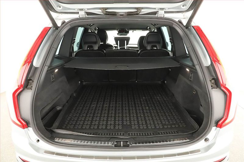 Volvo XC90 (2018) R-Design D5 AWD Polestar - fotka 17 z 18