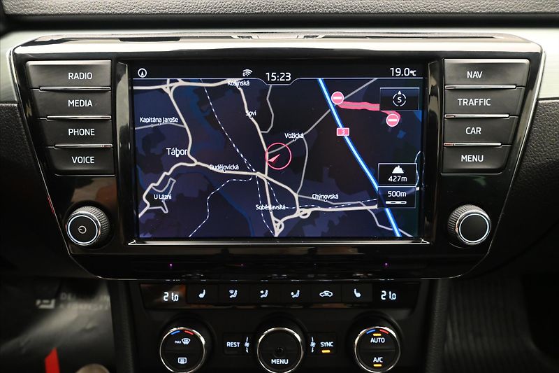 Škoda Superb 1,6 TDI 88 kW NAVI Ambition Zá - fotka 19 z 29