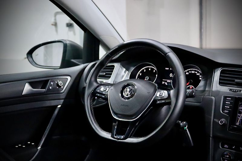 Volkswagen Golf 7 Variant 1.4 TSI 92 kW - fotka 17 z 36