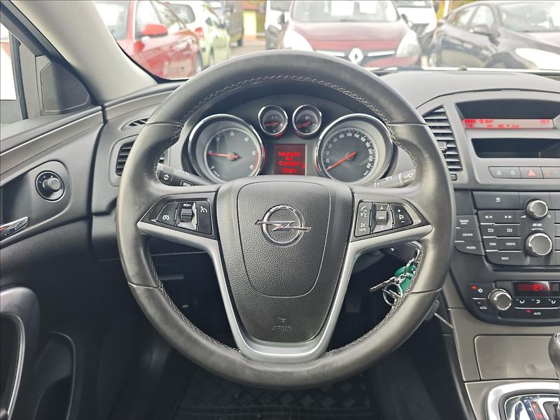 Opel Insignia 2,0 CDTi automat  Edition - fotka 17 z 24