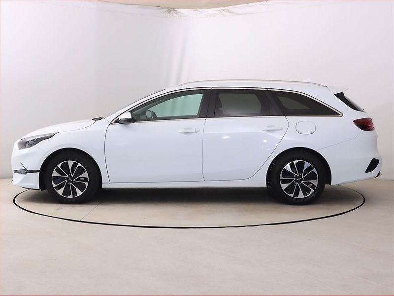 Kia Ceed (2025) 1.5 T-GDI - fotka 3 z 22