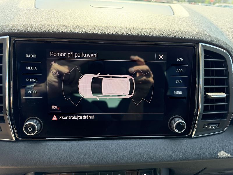 Škoda Karoq 1,5 TSi/110kW DSG - STYLE,TZ,. - fotka 41 z 88