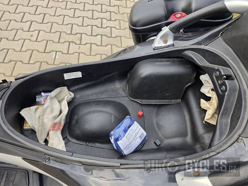 Piaggio MP3 250 LT (2009) - fotka 15 z 20