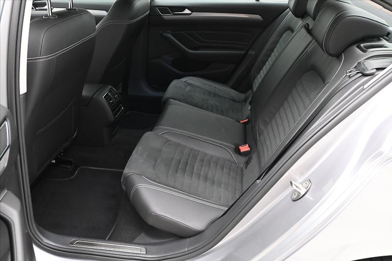 Volkswagen Passat 1,4 TSI GTE 160 kW DSG Highlin - fotka 14 z 32