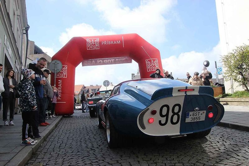 V Příbrami se sjela historická auta a motorky v rámci tradiční akce Česká Route 66.