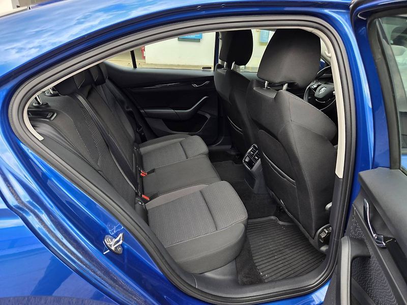 Škoda Octavia 1.5 TSI Ambiente - fotka 26 z 31
