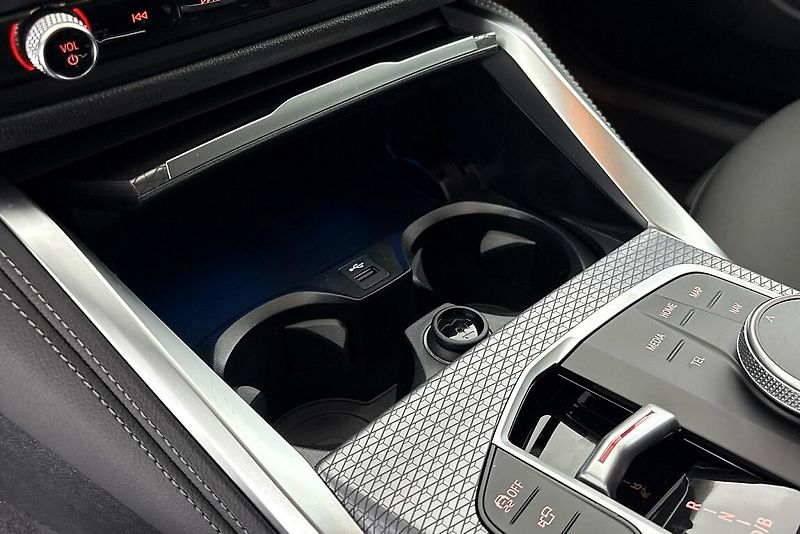 BMW i4 xDrive40 - fotka 13 z 19