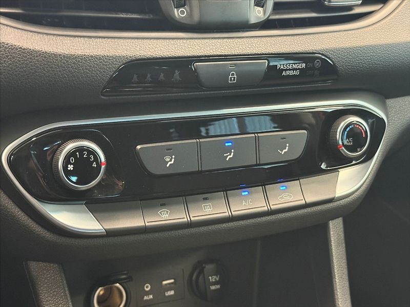Hyundai i30 1,0 T-GDI COMFORT 1.MAJITEL - fotka 12 z 16