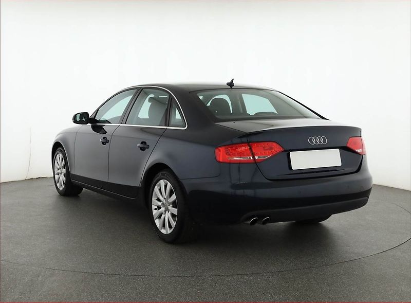 Audi A4 (2010) 1.8 TFSI, Serv.kniha, Navi - fotka 4 z 16