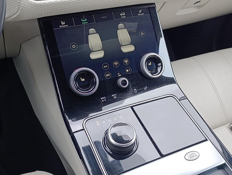 Land Rover Range Rover Velar P250 R-DYNAMIC 1.MAJ v ČR DPH - fotka 28 z 37