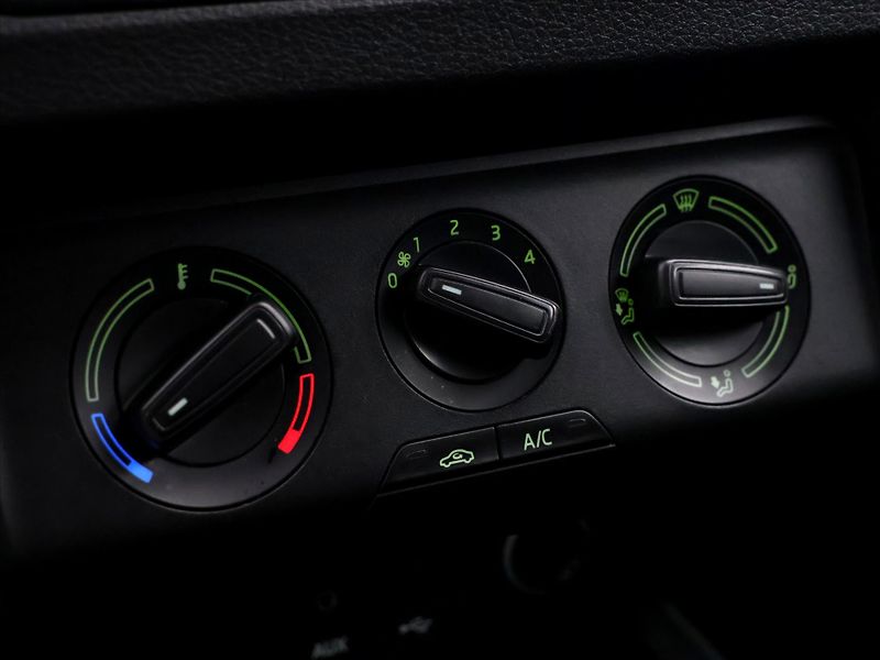 Škoda Fabia 1,2 TSI 81kW CZ Klima TažnéLED - fotka 20 z 29