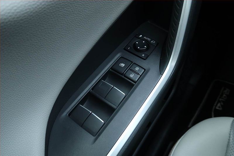 Toyota RAV4 (2019) 2.5 Hybrid - fotka 21 z 30