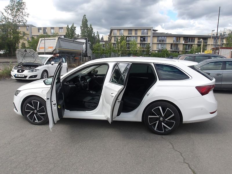 Škoda Octavia 1,4TSi BA+EL ČR ! MAX.VÝBAVA ! - fotka 14 z 33