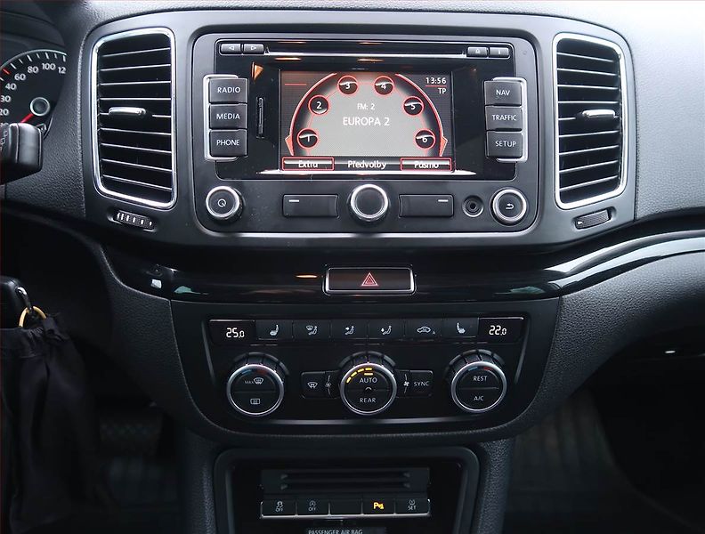 Seat Alhambra (2012) 2.0 TDI, Automat, Navi - fotka 12 z 19