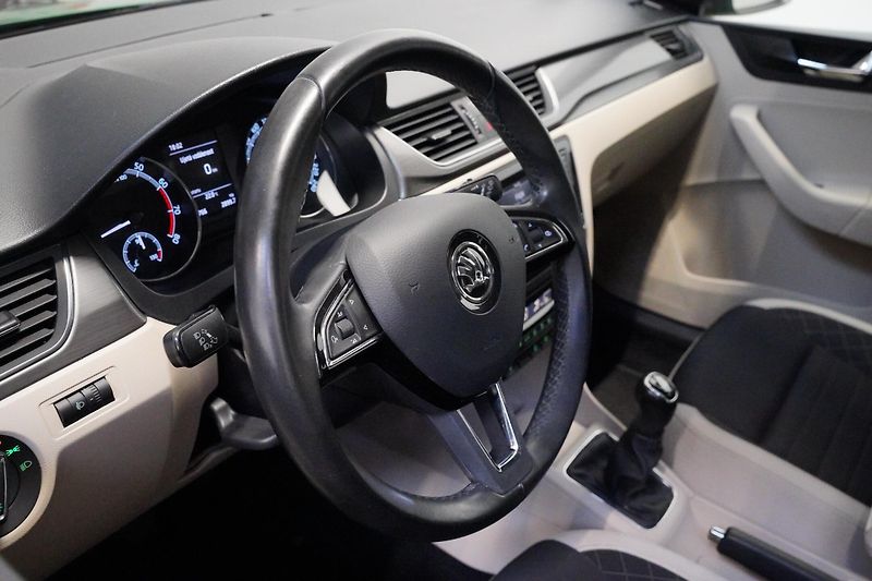 Škoda Rapid - fotka 14 z 27