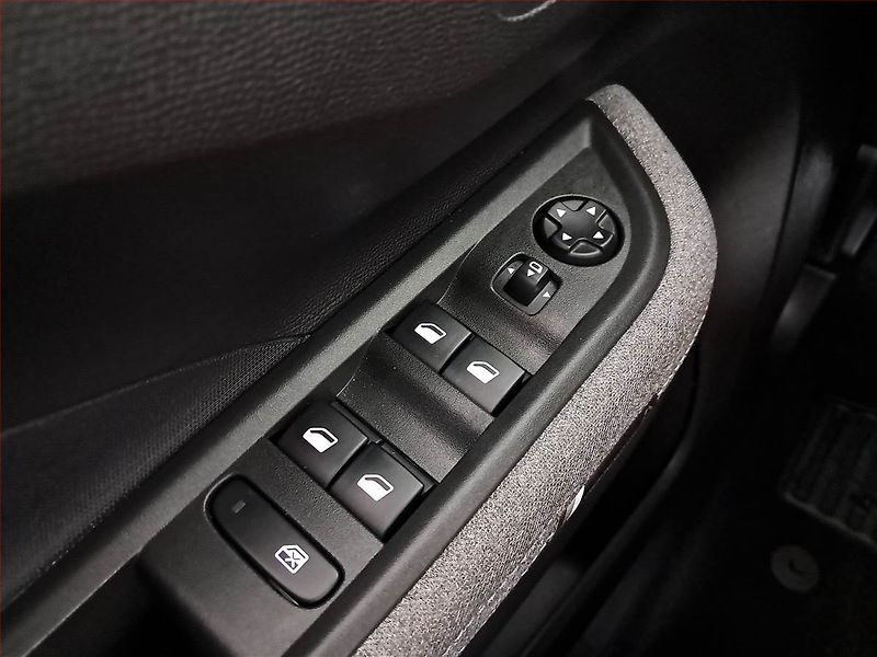 Opel Frontera (2025) 1.2 hybrid - fotka 19 z 21