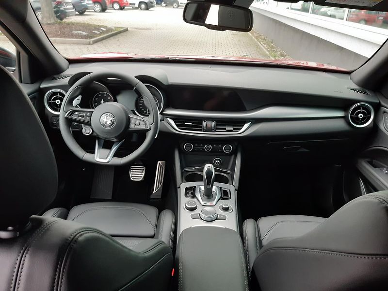 Alfa Romeo Stelvio (2025) Veloce 4x4 2,2 MTJ  210PS - fotka 16 z 34