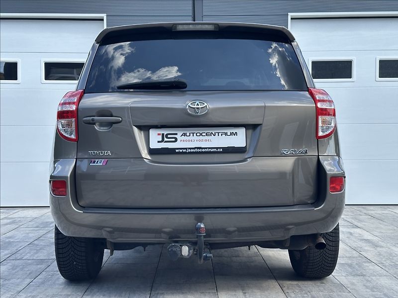 Toyota RAV4 2,0 158PS  Life A/T 4x4 - fotka 9 z 51