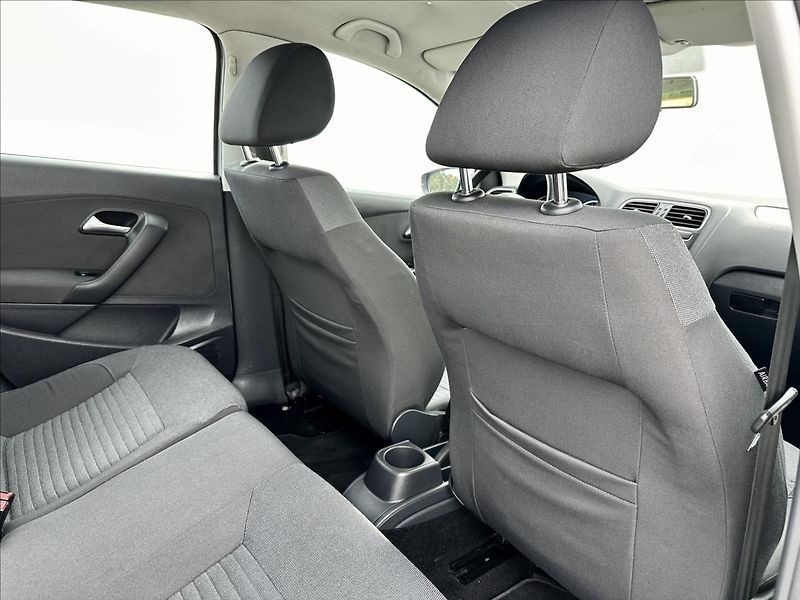 Volkswagen Polo 1,6 TDi Klimatizace serviska - fotka 23 z 35