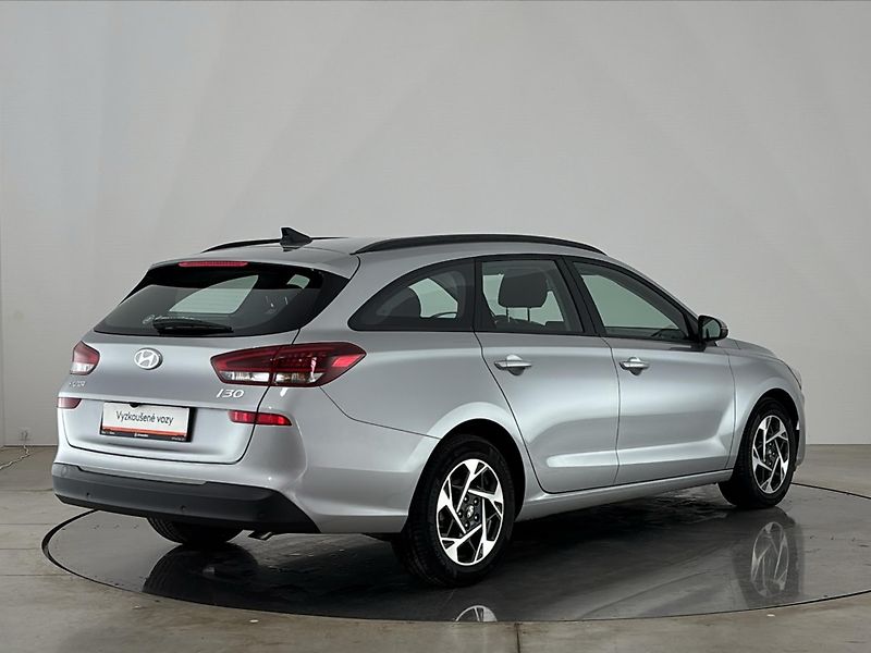 Hyundai i30 Smart DCT - fotka 2 z 30
