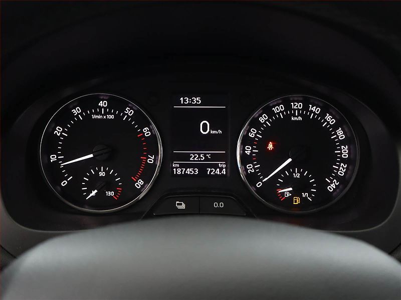Škoda Rapid (2014) 1.2 TSI, Tempomat - fotka 9 z 15