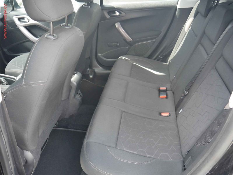 Peugeot 2008 (2015) 1.2 PT, AC, navi - fotka 10 z 15