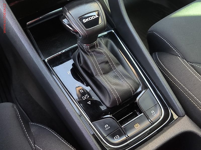 Škoda Karoq (2023) 1.5 TSI, 1.maj,ČR, SportLine - fotka 19 z 27
