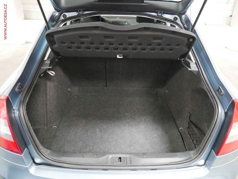 Škoda Octavia (2010) 1.9 TDI, ČR, AC, TZ, temp. - fotka 7 z 16