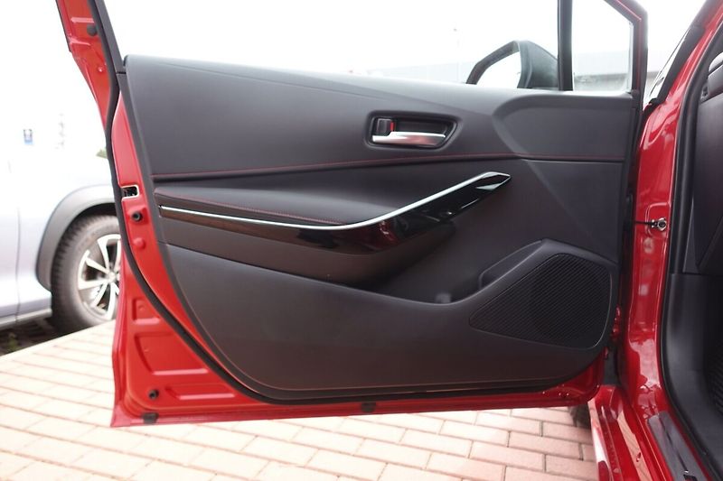 Toyota Corolla 2,0 HEV GR SPORT JBL - fotka 9 z 33