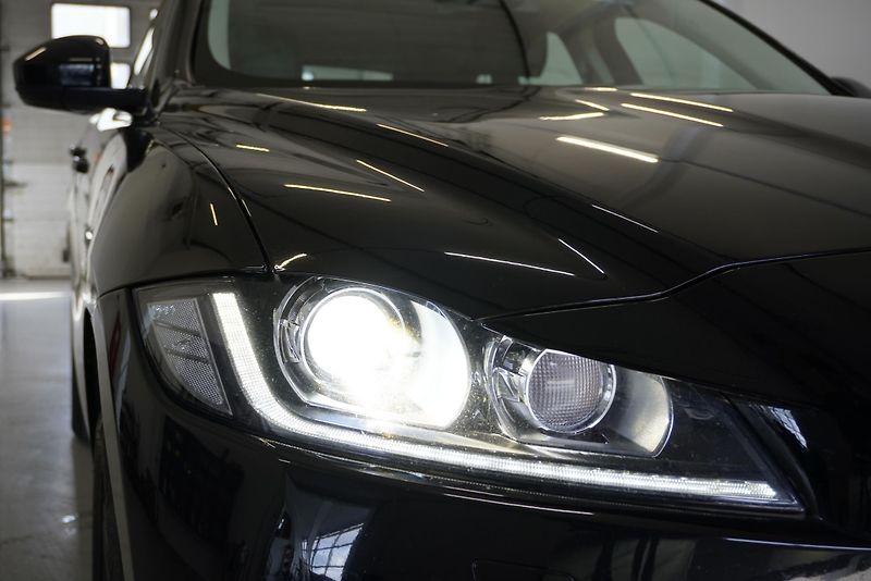 Jaguar F-Pace 3.0D 221 kW 4x4 AUTOMAT 8st. - fotka 9 z 36