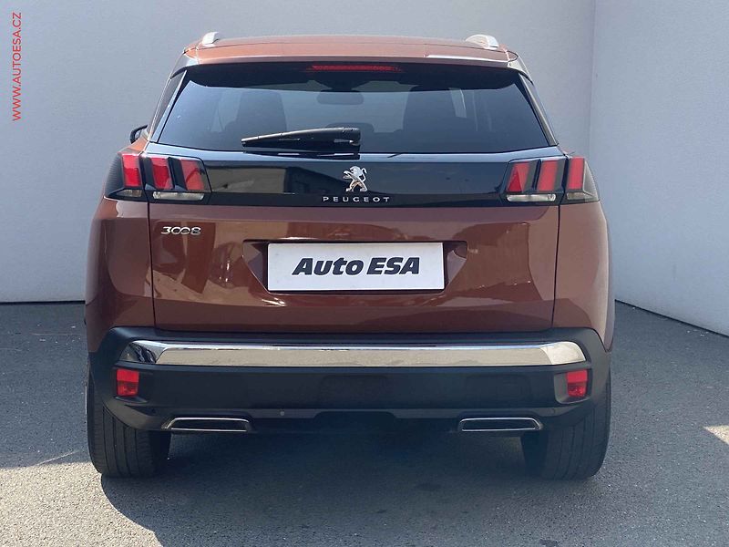 Peugeot 3008 (2018) 1.2 PT, ČR, Allure, park. - fotka 5 z 19