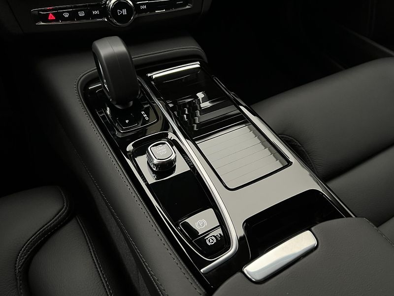 Volvo V90 T6 AWD RECHARGE CORE AUT  - fotka 27 z 47
