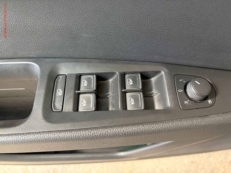 Seat Leon (2016) 2.0 TDi, FR, STK9/28 - fotka 12 z 15