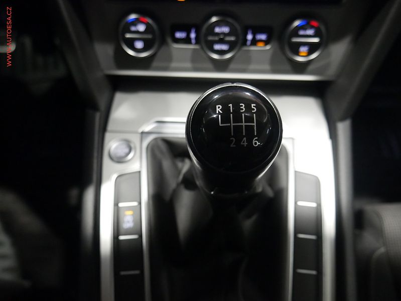 Volkswagen Passat (2015) 2.0TDi, Comfortline - fotka 15 z 17