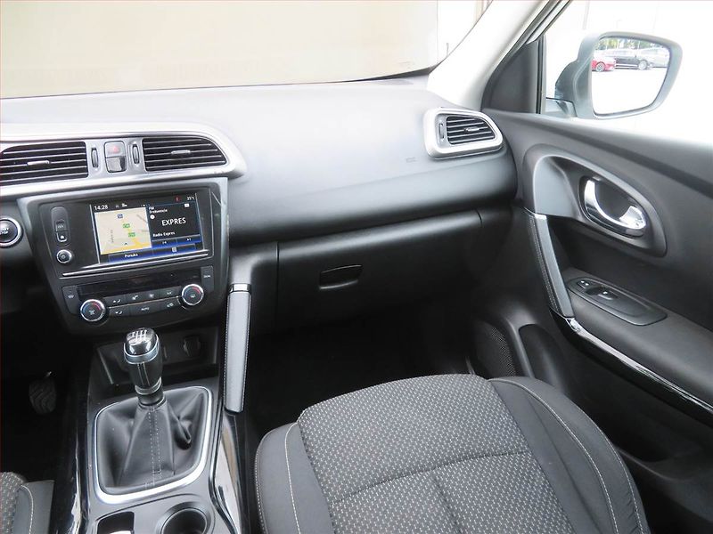 Renault Kadjar (2018) 1.2 TCe, Serv.kniha, Navi - fotka 8 z 16