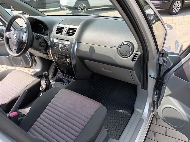 Suzuki SX4 1,6 VVT,88KW,4X4,VÝHŘEV,KOLA - fotka 26 z 47
