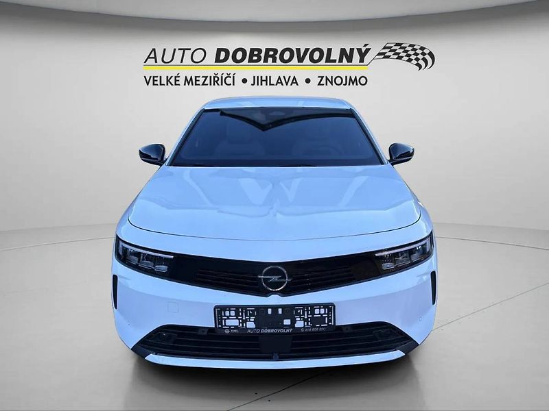 Opel Astra Edition HB 1.2 TURBO (96kW/130 - fotka 12 z 23