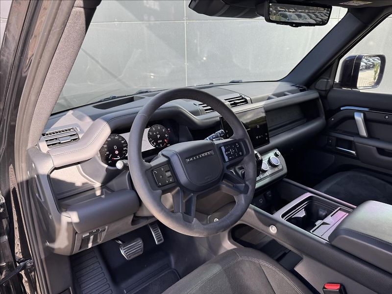 Land Rover Defender 5,0 110 P525 V8 AT AWD ČR DPH - fotka 9 z 34