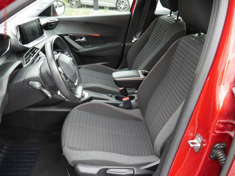 Peugeot 2008 (2021) 1.2PT, ČR, Active - fotka 9 z 17