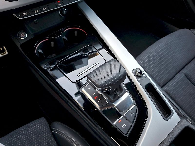 Audi A5 (2024) S-LINE Quattro DSG 2,0TSi 195k - fotka 30 z 35