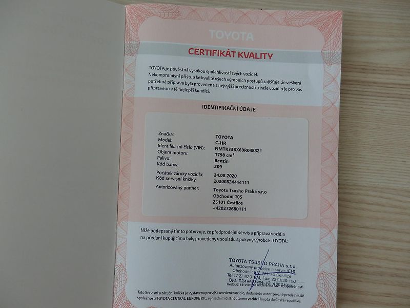 Toyota C-HR 1.8 HYBRID ZÁLOHOVÁNO - fotka 18 z 20