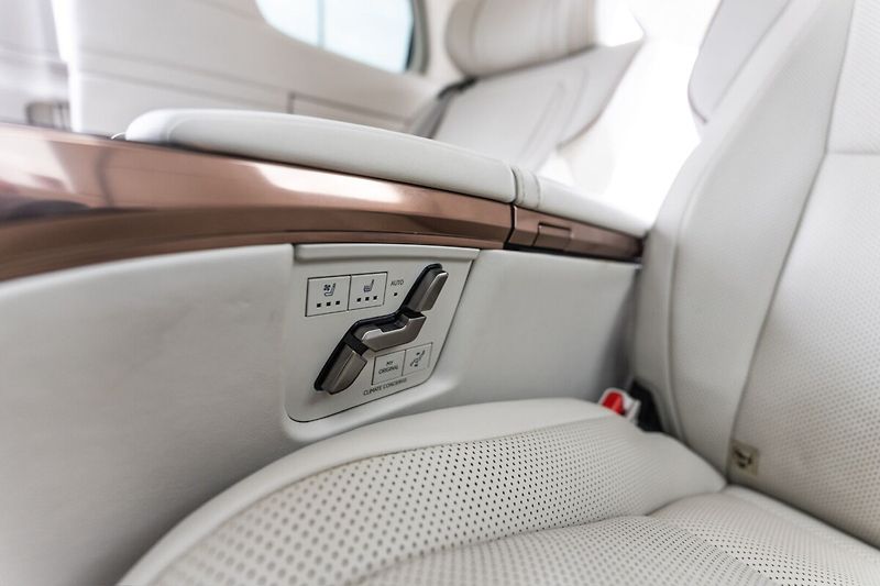 Lexus LM 350h  350H 2,5 HEV Luxury VIP Amonit - fotka 22 z 39