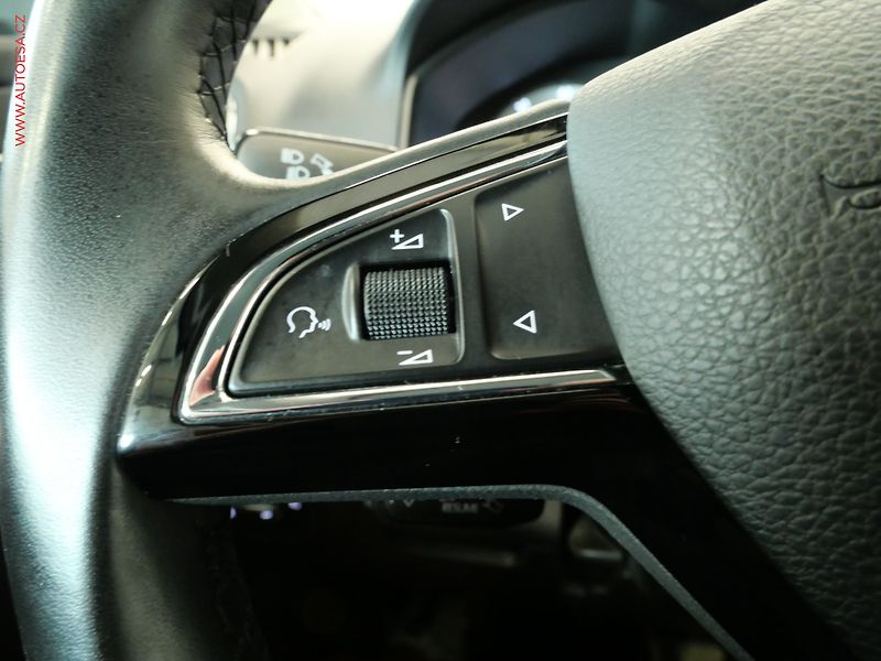 Škoda Karoq (2019) 1.5 TSi, Style, DSG, LED - fotka 15 z 24