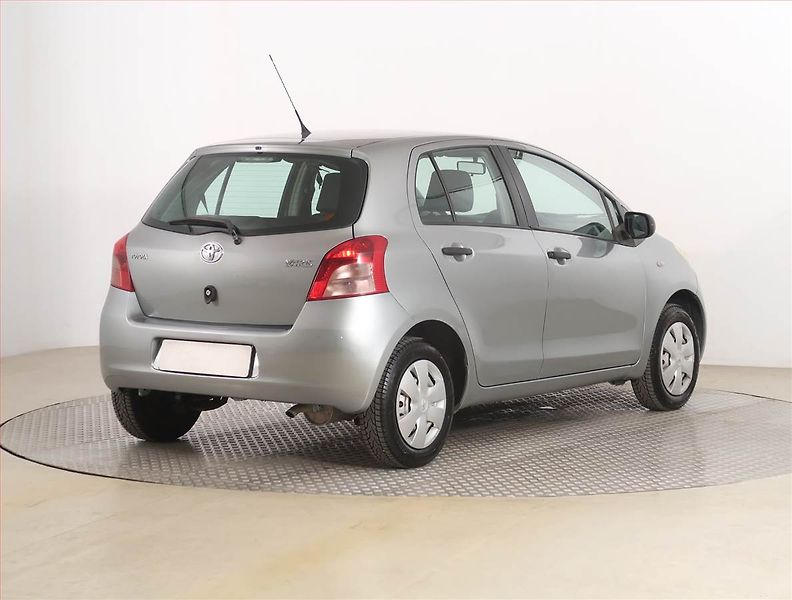Toyota Yaris (2008) 1.0 VVT-i - fotka 5 z 14